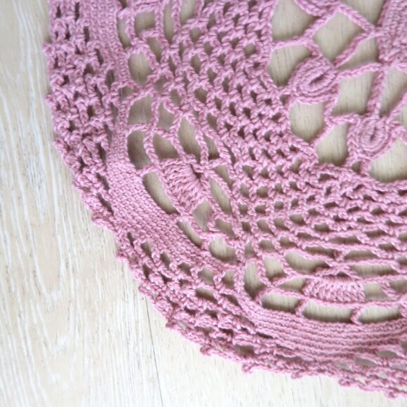 Vintage Handmade Mauve Pink Crocheted Doily 9" Round Lace Table Decoration - Picture 6 of 7